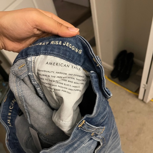 American Eagle Blue high rise jeans - Picture 7 of 9